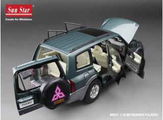 Mitsubishi Pajero V73, green metallic SunStar Metallmodell 1:18